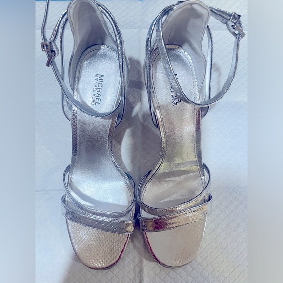 👠 Michael Kors New Kimberly Metallic Snake Embossed leather Sandal 8.5 - Picture 3 of 7